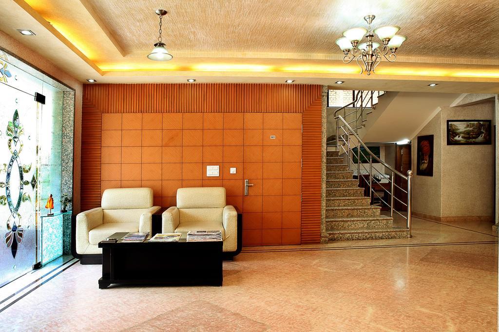 Indira International Inn Yeni Delhi Dış mekan fotoğraf