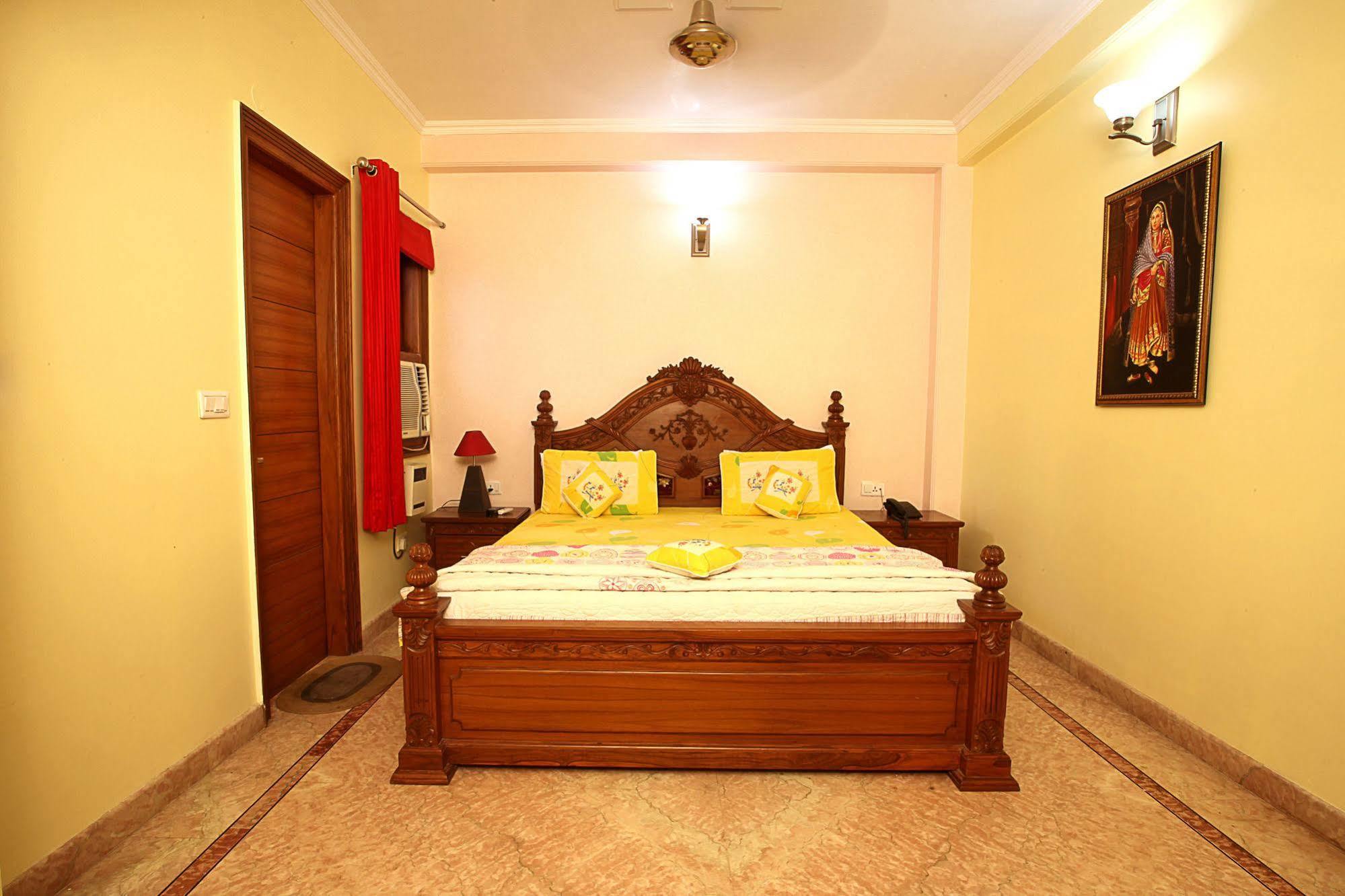 Indira International Inn Yeni Delhi Dış mekan fotoğraf