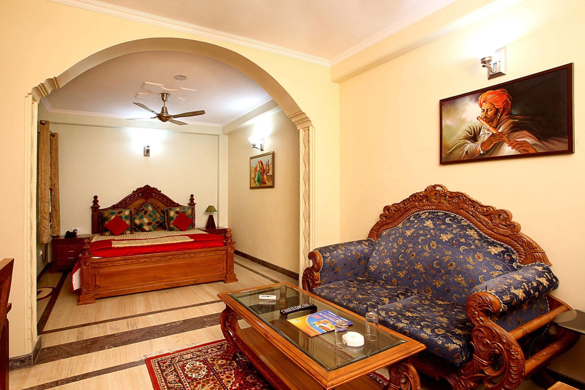 Indira International Inn Yeni Delhi Dış mekan fotoğraf